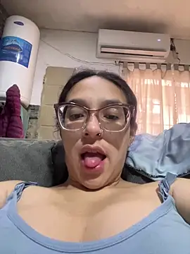 Snapshot of Ninnfa chatting on 03/05/26, 12:01 Ninnfa online show from 03/05/26, 12:01