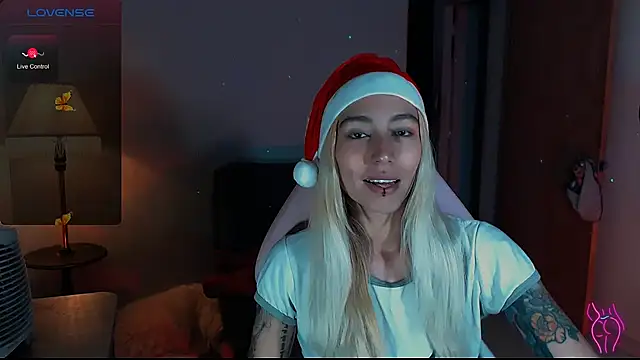 Snapshot of Saucy_Jenn chatting on 12/15/24, 09:53 Saucy Jenn online show from 12/15/24, 09:53