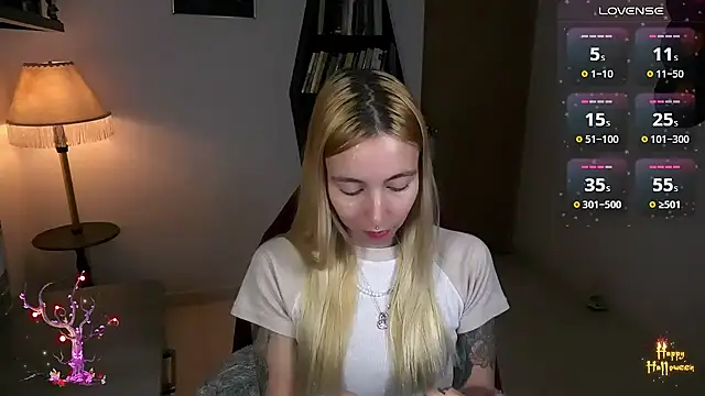 Saucy Jenn online show from 10/26/25, 10:58