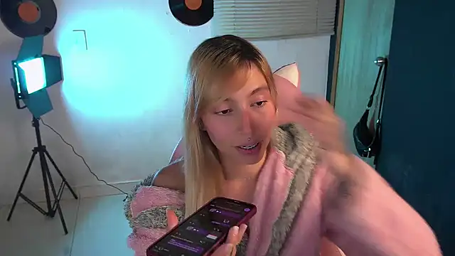 Saucy Jenn online show from 04/24/26, 04:26