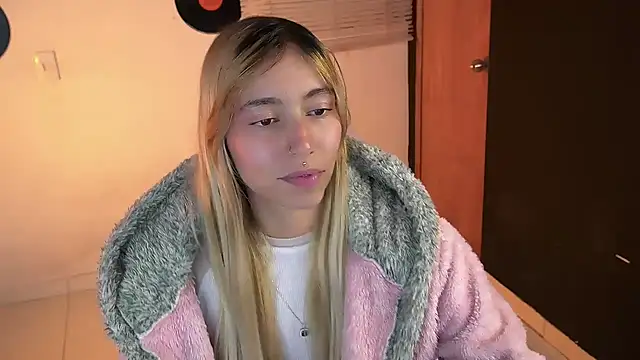 Saucy Jenn online show from 05/10/26, 02:50