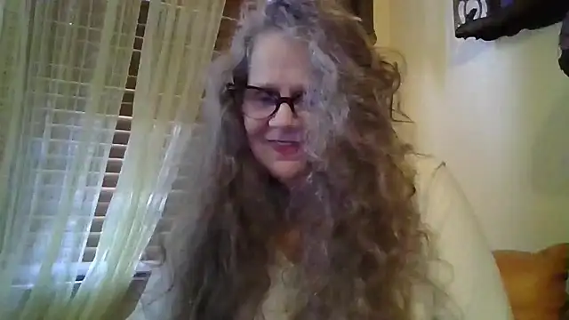 Snapshot of DestineeLoverGirl chatting on 11/20/25, 03:56 DestineeLoverGirl online show from 11/20/25, 03:56