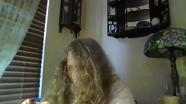Snapshot of DestineeLoverGirl chatting on 04/02/26, 01:42 DestineeLoverGirl online show from 04/02/26, 01:42
