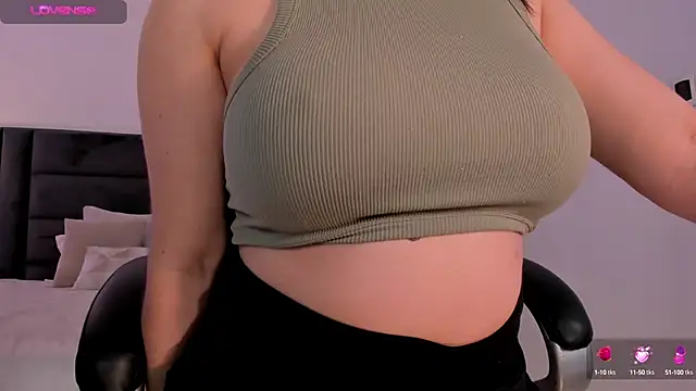 Snapshot of JennaOlsonX chatting on 02/01/25, 01:12 JennaOlsonX online show from 02/01/25, 01:12