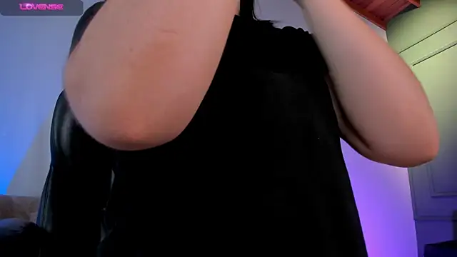 Snapshot of JennaOlsonX chatting on 02/05/25, 06:48 JennaOlsonX online show from 02/05/25, 06:48