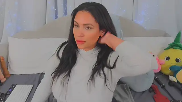 Snapshot of MeghanXO chatting on 05/15/26, 01:45 MeghanXO online show from 05/15/26, 01:45
