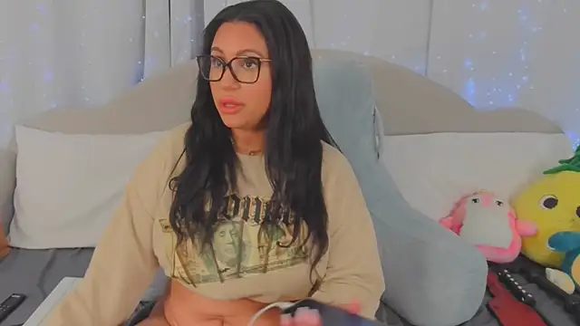 Snapshot of MeghanXO chatting on 05/21/26, 02:35 MeghanXO online show from 05/21/26, 02:35