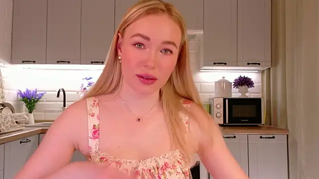 Snapshot of Veronika_Mitchel chatting on 11/17/25, 03:07 Veronika Mitchel online show from 11/17/25, 03:07