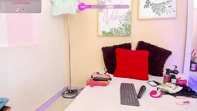 Snapshot of pameela_brown chatting on 03/08/25, 05:17 pameela brown online show from 03/08/25, 05:17