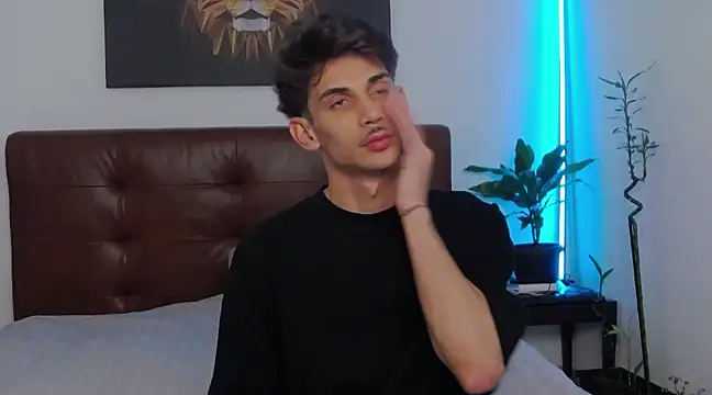 Snapshot of DanielCrush1 chatting on 03/16/25, 01:17 DanielCrush1 online show from 03/16/25, 01:17