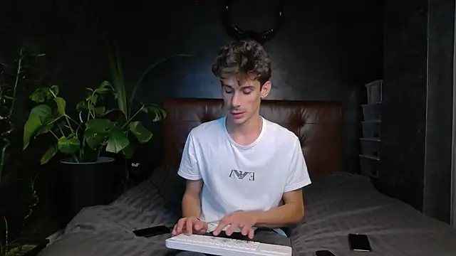 Snapshot of DanielCrush1 chatting on 09/28/25, 09:20 DanielCrush1 online show from 09/28/25, 09:20