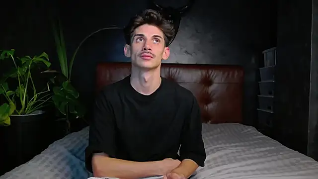 Snapshot of DanielCrush1 chatting on 10/08/25, 05:54 DanielCrush1 online show from 10/08/25, 05:54