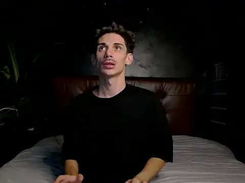 Snapshot of DanielCrush1 chatting on 10/18/25, 07:03 DanielCrush1 online show from 10/18/25, 07:03