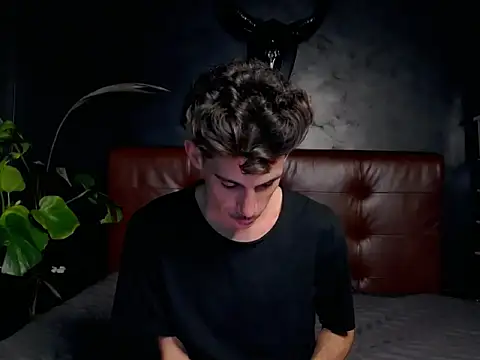 Snapshot of DanielCrush1 chatting on 10/29/25, 11:01 DanielCrush1 online show from 10/29/25, 11:01