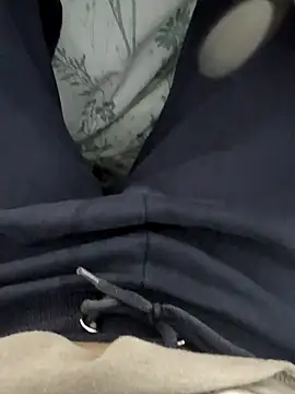 Snapshot of Elixire1 chatting on 12/20/24, 07:28 Elixire1 online show from 12/20/24, 07:28