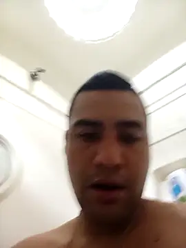 Snapshot of EISONREINA11 chatting on 10/12/25, 02:43 EISONREINA11 online show from 10/12/25, 02:43