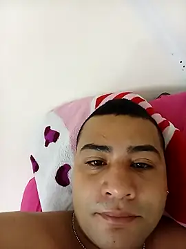 Snapshot of EISONREINA11 chatting on 10/14/25, 01:56 EISONREINA11 online show from 10/14/25, 01:56