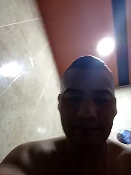 Snapshot of EISONREINA11 chatting on 10/27/25, 04:05 EISONREINA11 online show from 10/27/25, 04:05