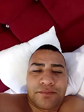 Snapshot of EISONREINA11 chatting on 10/27/25, 04:33 EISONREINA11 online show from 10/27/25, 04:33