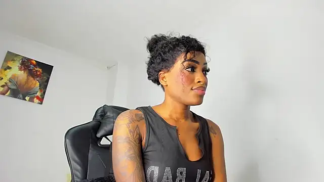 Snapshot of Emattaylor chatting on 01/05/25, 01:47 Emattaylor online show from 01/05/25, 01:47