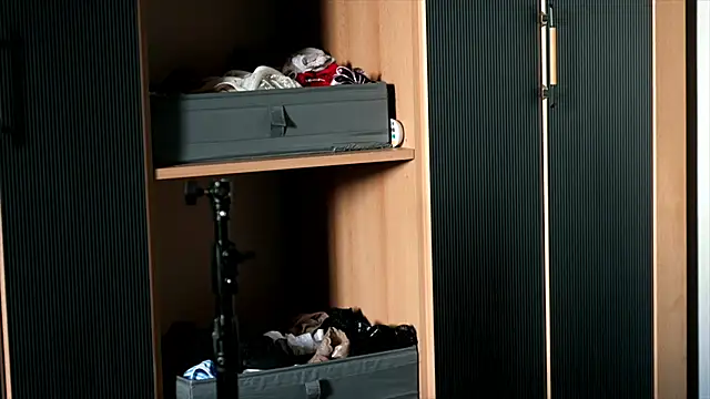 Snapshot of Special___ chatting on 12/15/24, 01:32 Special    online show from 12/15/24, 01:32