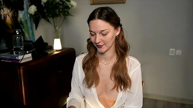 Snapshot of Special___ chatting on 12/19/24, 06:23 Special    online show from 12/19/24, 06:23