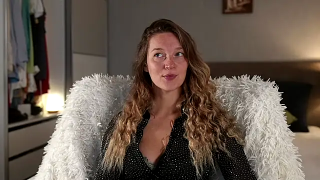 Snapshot of Special___ chatting on 09/24/25, 03:54 Special    online show from 09/24/25, 03:54