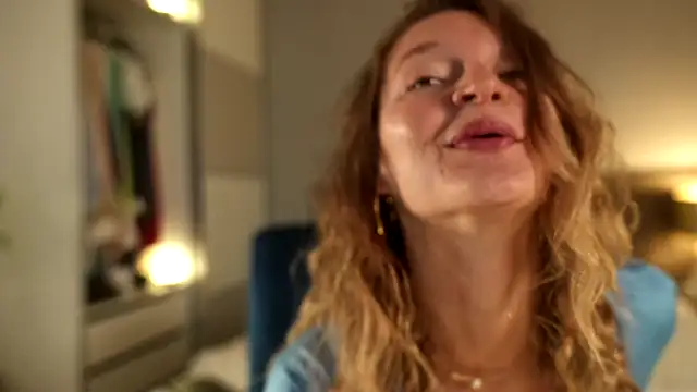 Snapshot of Special___ chatting on 09/28/25, 04:07 Special    online show from 09/28/25, 04:07