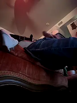 Snapshot of htk1975 chatting on 12/15/25, 10:47 htk1975 online show from 12/15/25, 10:47