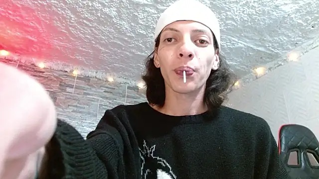 Snapshot of omar_alurba chatting on 12/21/25, 05:20 omar alurba online show from 12/21/25, 05:20