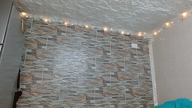 Snapshot of omar_alurba chatting on 12/22/25, 10:18 omar alurba online show from 12/22/25, 10:18