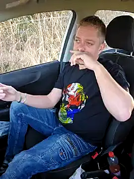 Snapshot of Trucker_Hunter chatting on 01/28/25, 09:51 Trucker Hunter online show from 01/28/25, 09:51