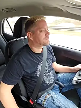 Snapshot of Trucker_Hunter chatting on 03/02/25, 12:11 Trucker Hunter online show from 03/02/25, 12:11