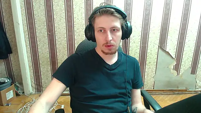 darienlarge online show from 09/18/25, 04:31