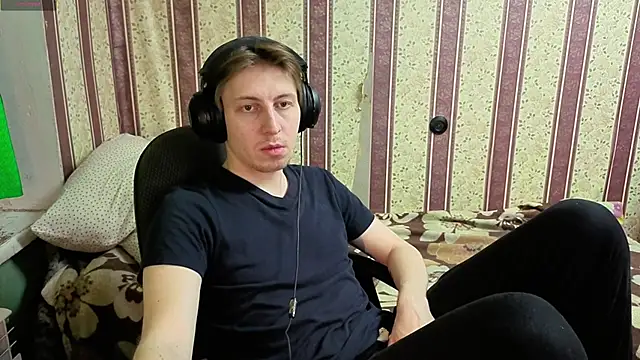 darienlarge online show from 12/18/25, 02:45