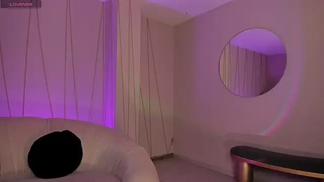 Snapshot of ErikaBenz_ chatting on 10/24/25, 08:49 ErikaBenz online show from 10/24/25, 08:49