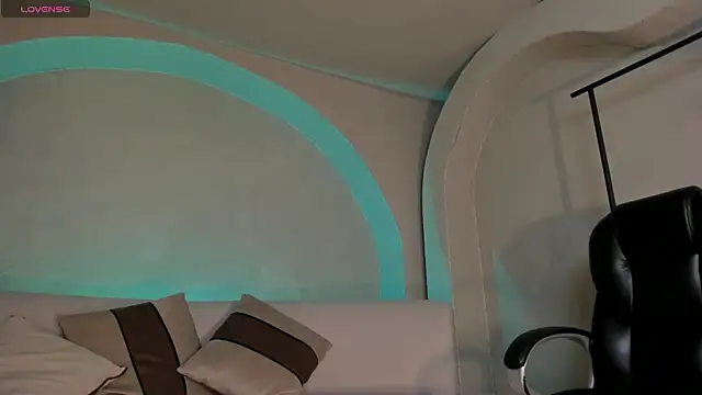 Snapshot of ErikaBenz_ chatting on 10/25/25, 12:23 ErikaBenz online show from 10/25/25, 12:23