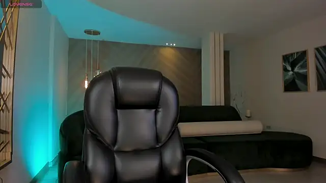 Snapshot of ErikaBenz_ chatting on 11/10/25, 12:04 ErikaBenz online show from 11/10/25, 12:04