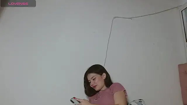 Snapshot of emily_littesweet chatting on 04/30/26, 03:02 emily littesweet online show from 04/30/26, 03:02