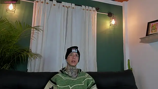 Snapshot of Aron_ford chatting on 11/14/25, 12:26 Aron ford online show from 11/14/25, 12:26