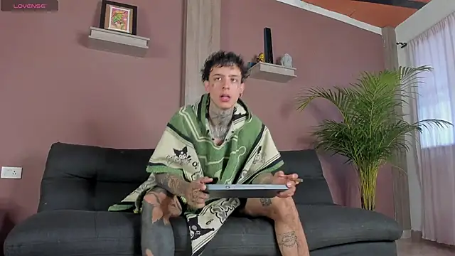 Snapshot of Aron_ford chatting on 11/22/25, 12:48 Aron ford online show from 11/22/25, 12:48