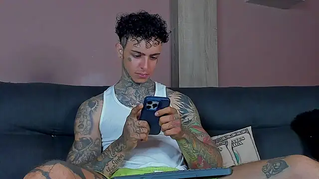 Snapshot of Aron_ford chatting on 01/17/26, 02:49 Aron ford online show from 01/17/26, 02:49