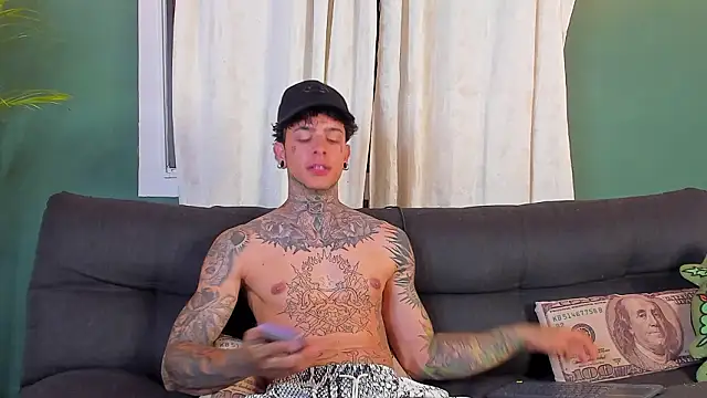 Snapshot of Aron_ford chatting on 03/12/26, 02:29 Aron ford online show from 03/12/26, 02:29