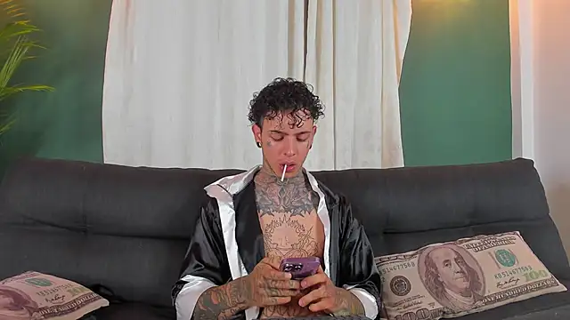 Snapshot of Aron_ford chatting on 03/16/26, 04:51 Aron ford online show from 03/16/26, 04:51