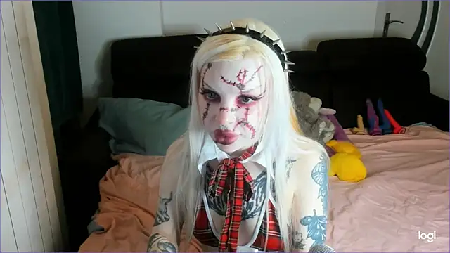 Snapshot of HelenGoat chatting on 11/01/25, 02:35 HelenGoat online show from 11/01/25, 02:35