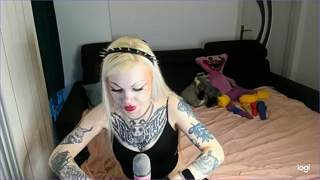 Snapshot of HelenGoat chatting on 11/03/25, 08:37 HelenGoat online show from 11/03/25, 08:37