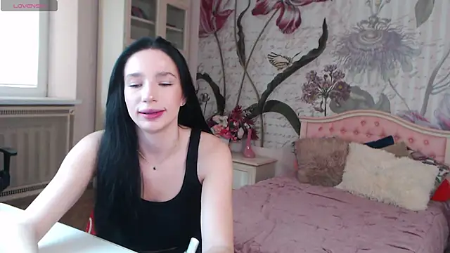 Snapshot of AliciaBow chatting on 09/24/25, 01:03 AliciaBow online show from 09/24/25, 01:03