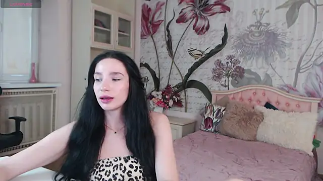 Snapshot of AliciaBow chatting on 10/11/25, 01:20 AliciaBow online show from 10/11/25, 01:20