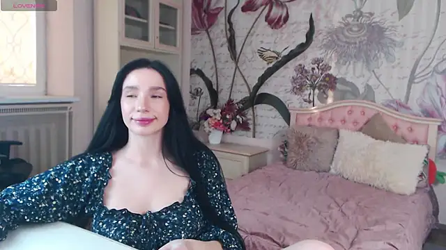 Snapshot of AliciaBow chatting on 10/30/25, 01:45 AliciaBow online show from 10/30/25, 01:45