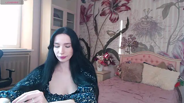 Snapshot of AliciaBow chatting on 10/31/25, 01:23 AliciaBow online show from 10/31/25, 01:23